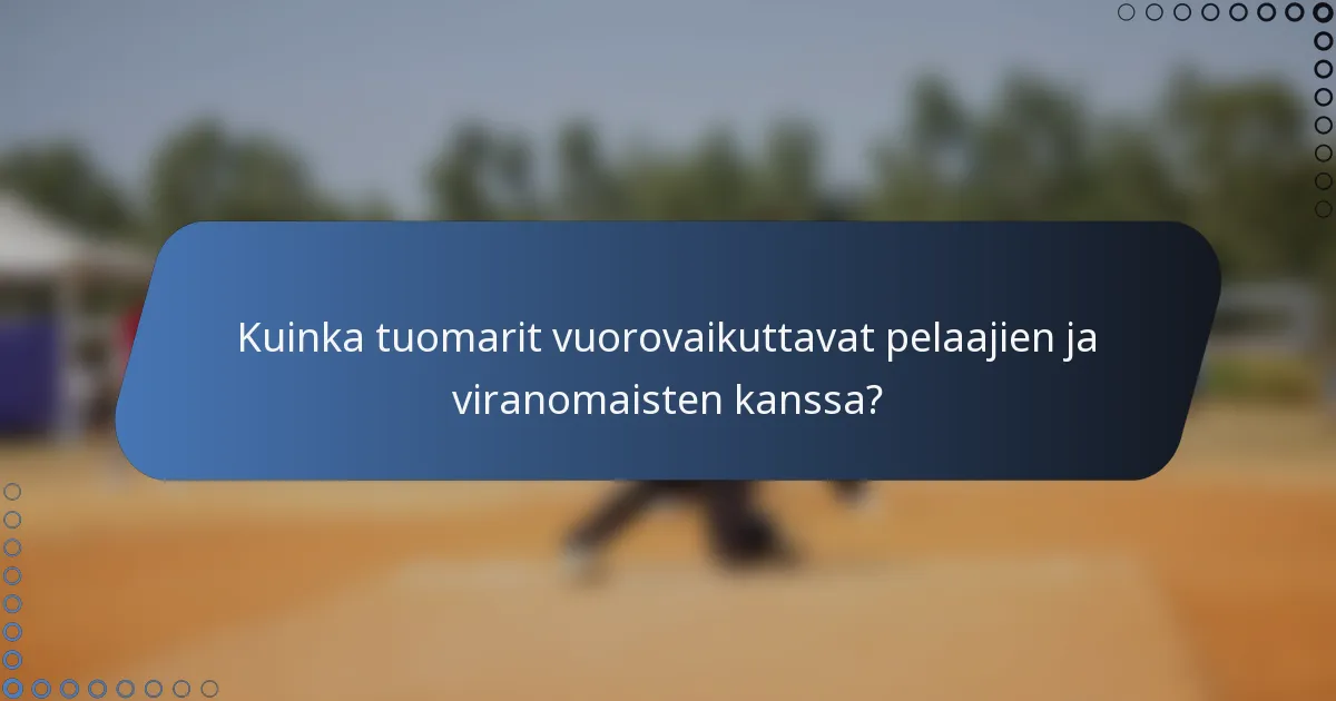 Kuinka tuomarit vuorovaikuttavat pelaajien ja viranomaisten kanssa?